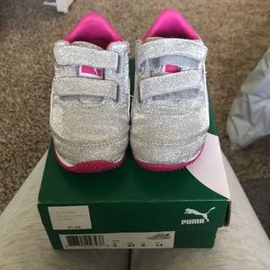 Toddler Puma silver & pink Glitter sneaker size 6